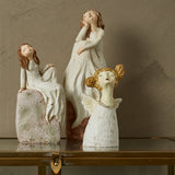 Pige på sten - 2 forskellige størrelser